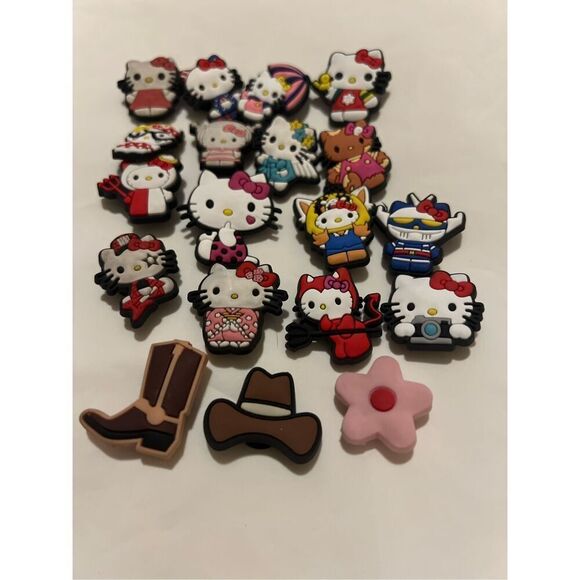 Hello Kitty croc charm set, 19 pieces - Picture 1 of 1